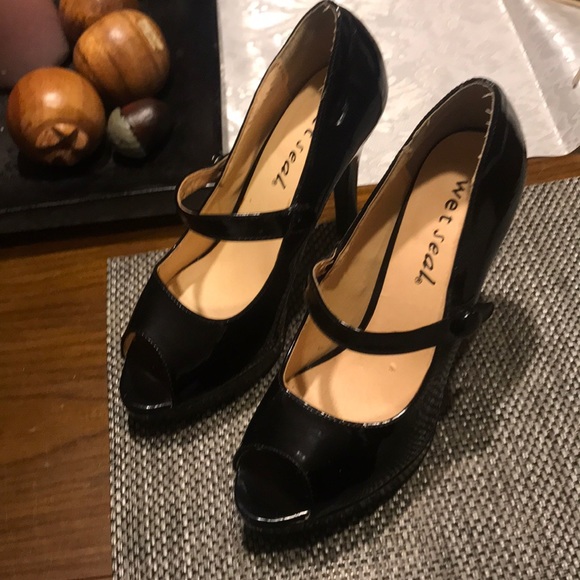 Heels - Picture 2 of 3